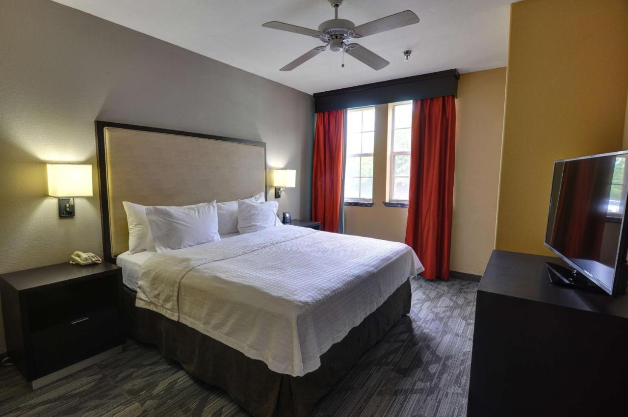 One-Bedroom King Suite - Non-Smoking,1498917895:JPEG